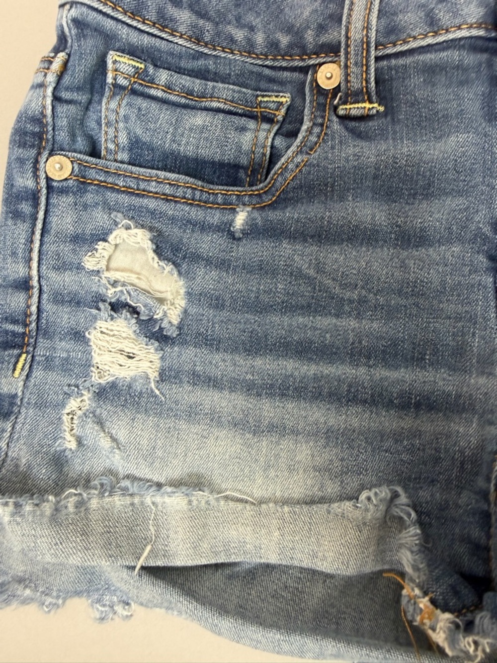 American Eagle Women’s Distressed Denim Low Rise Frayed Cut Off Shorts - Picture 7 of 10